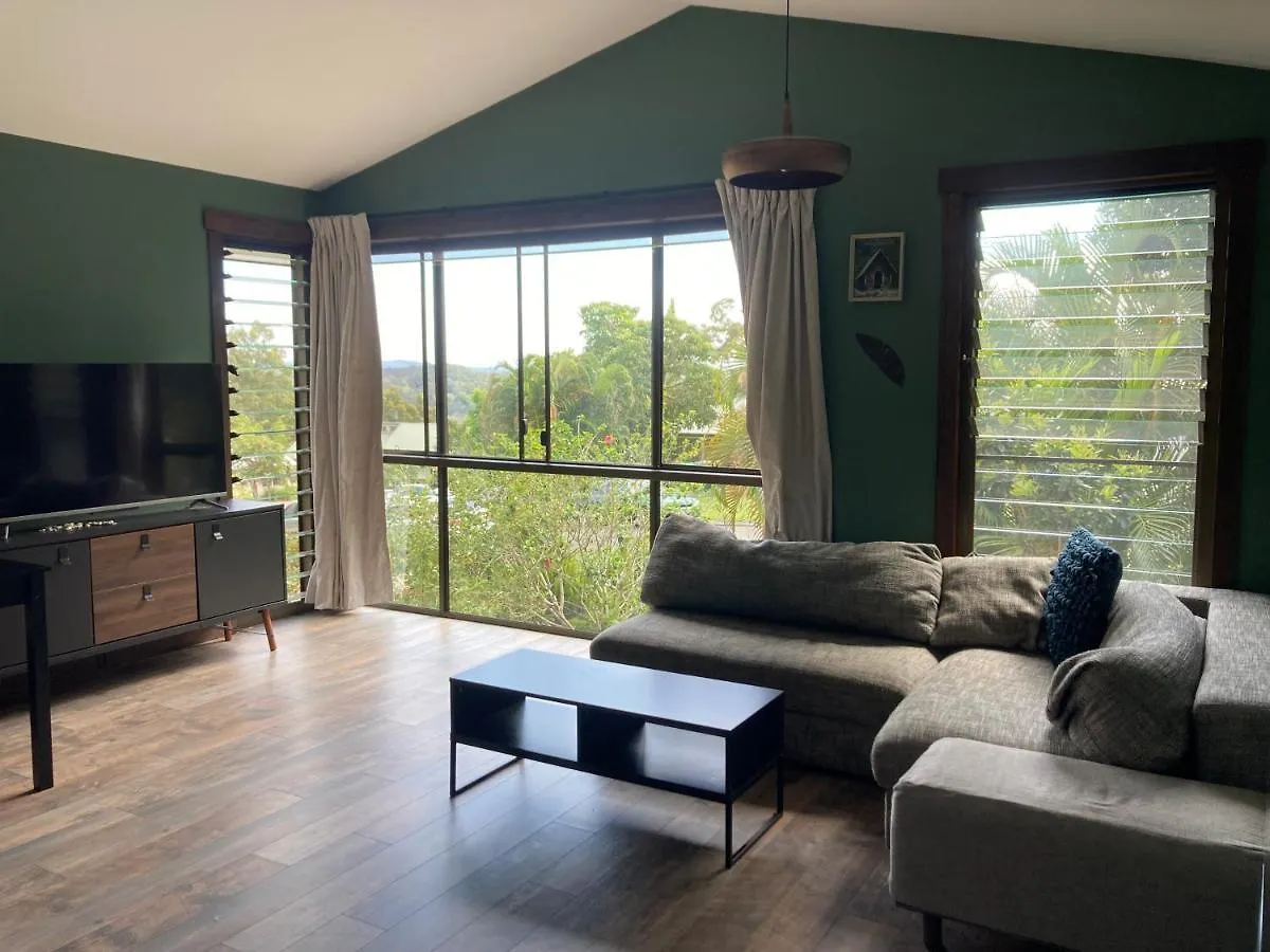 Beautifully Elevated Treehouse Apartment Buderim