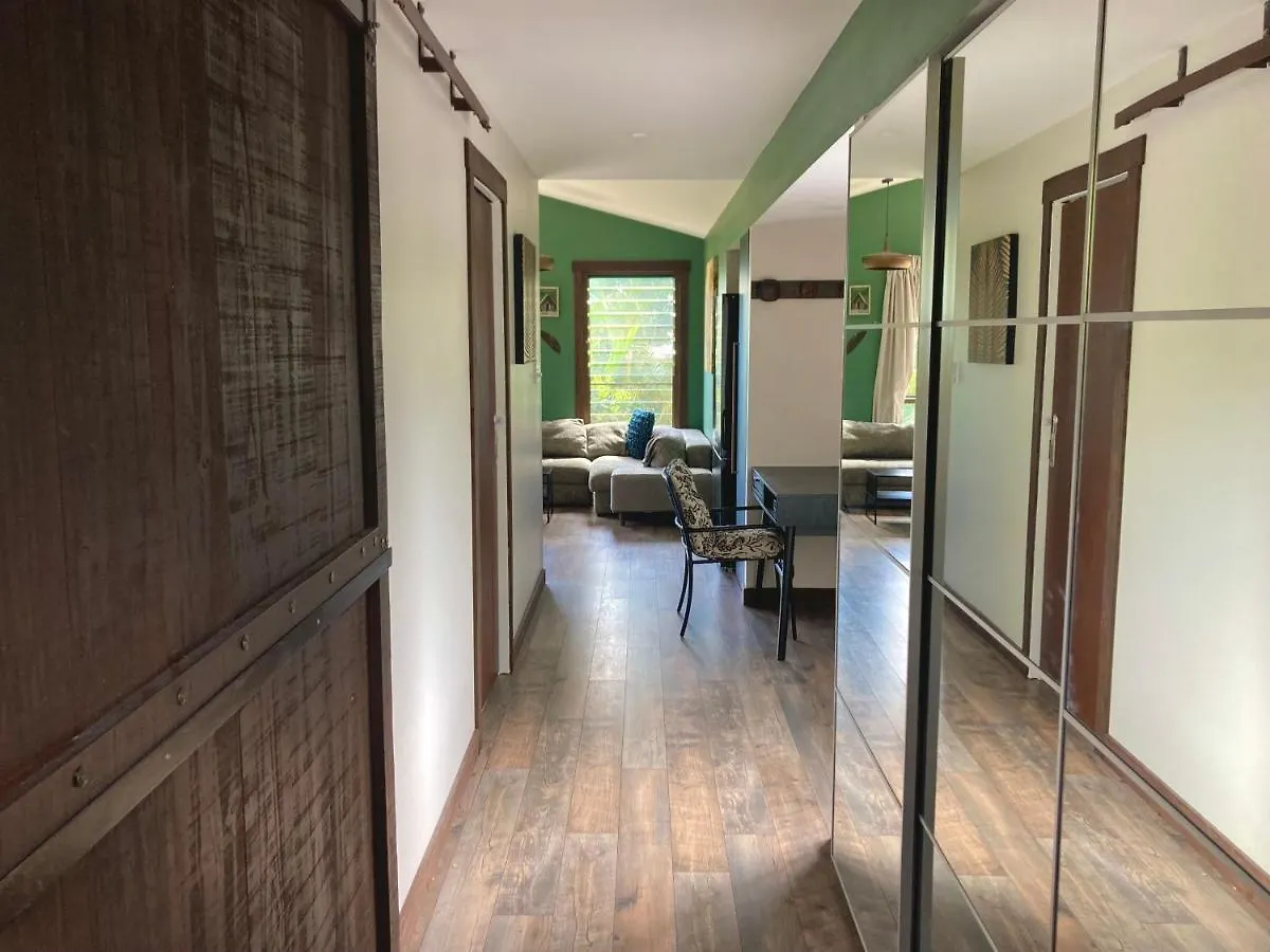 Beautifully Elevated Treehouse Apartment Buderim