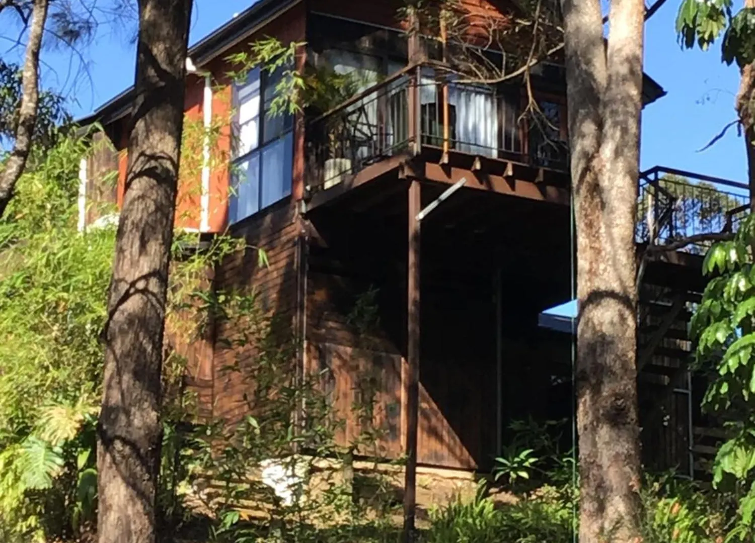 Beautifully Elevated Treehouse Apartment Buderim