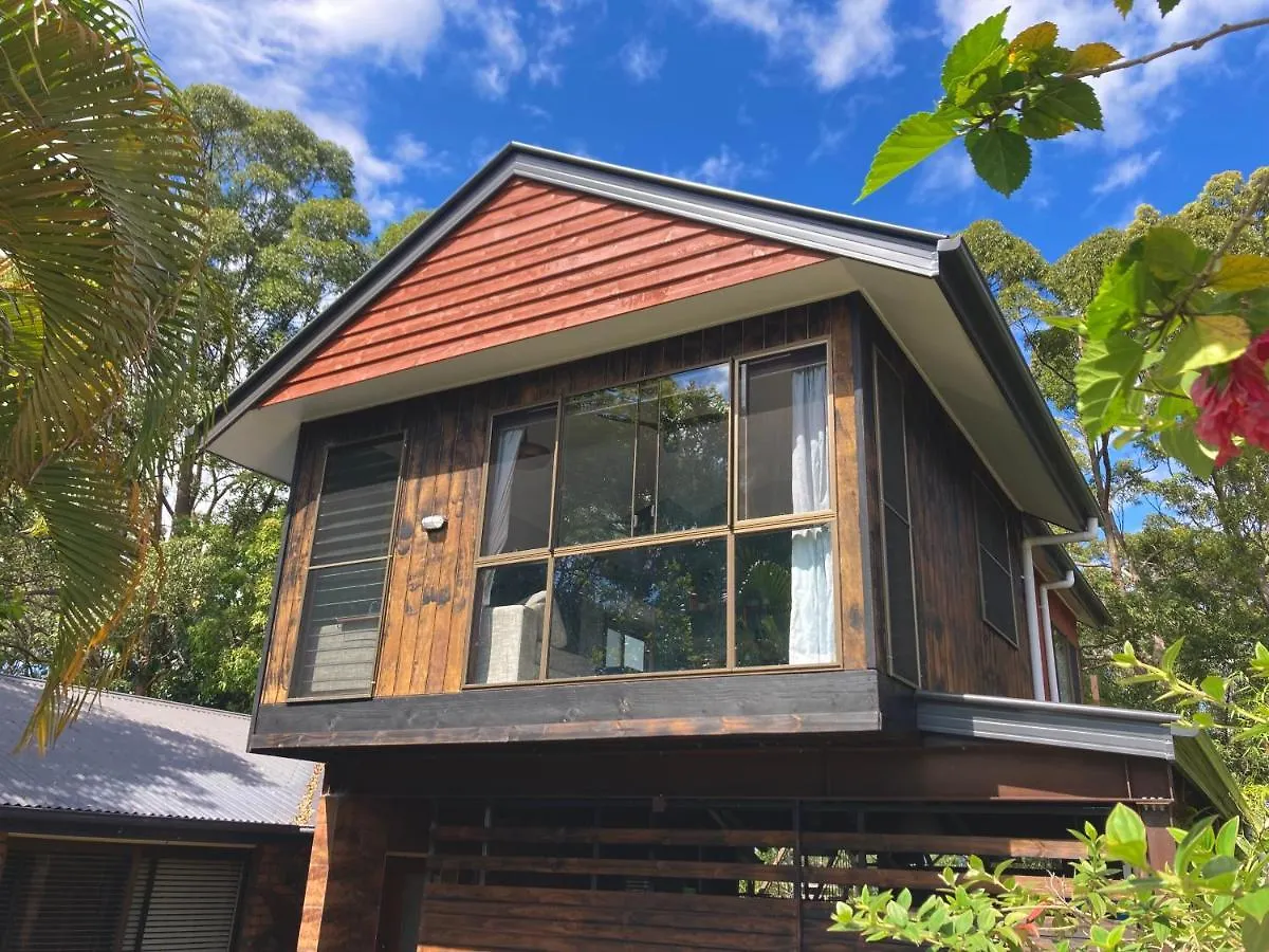 Beautifully Elevated Treehouse Apartment Buderim 0*,